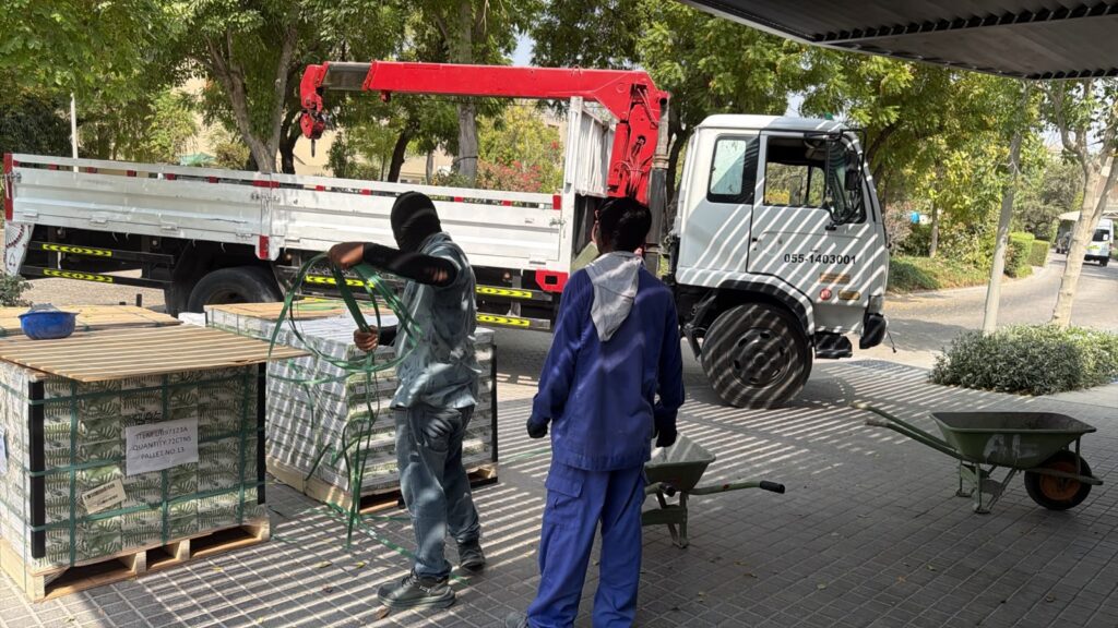 kamran boom truck rental al quoz dubai heavy lifting.jpg