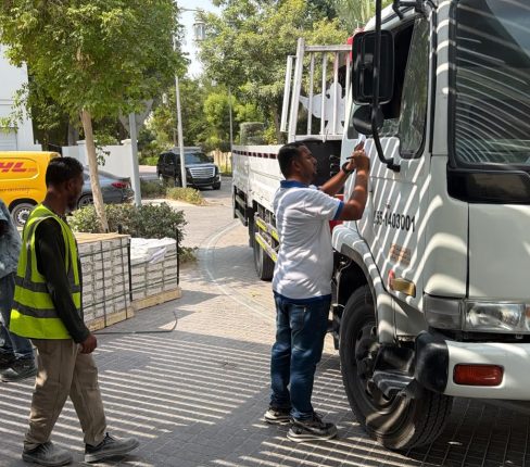 boom truck crane rental dubai heavy lifting